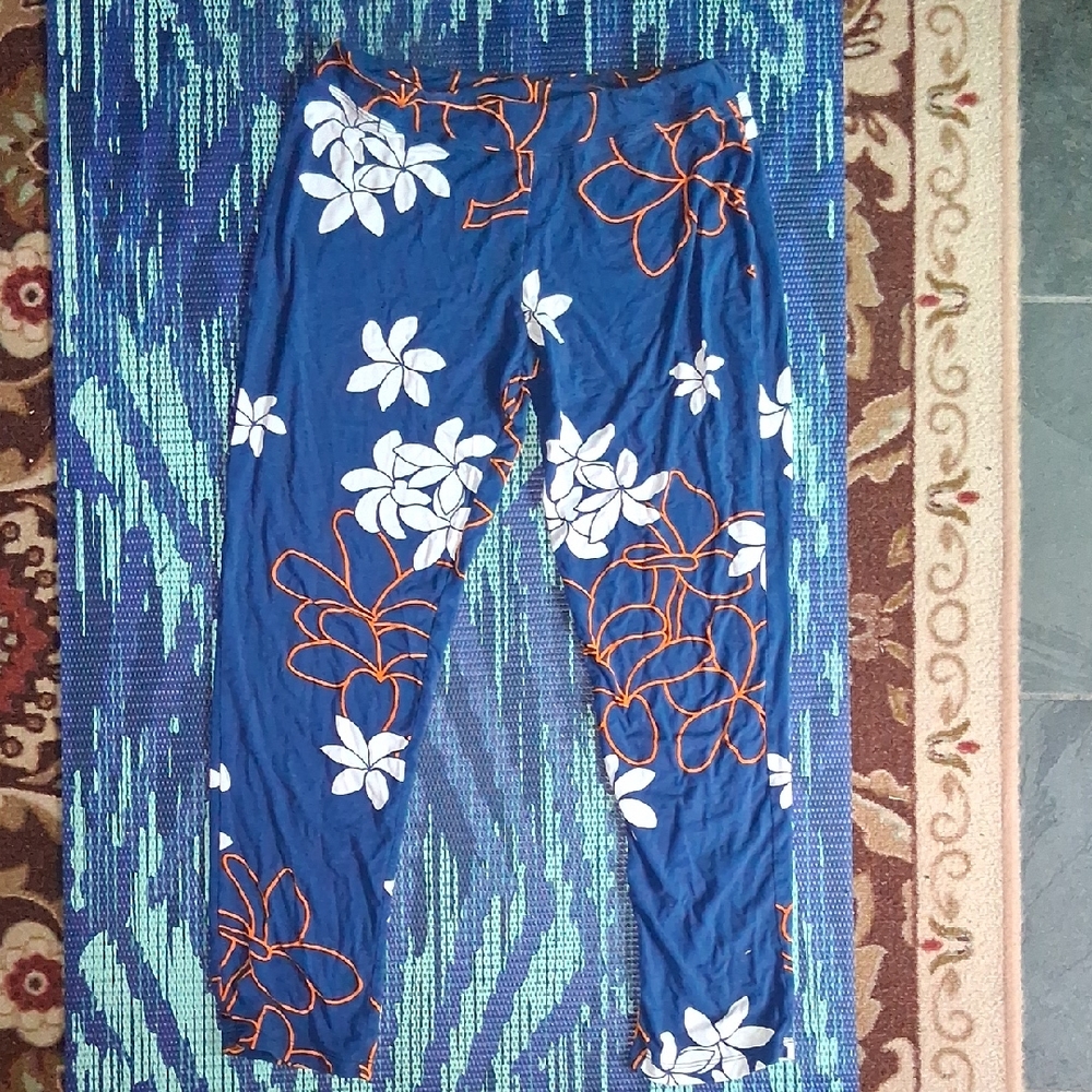 Wahine Toa Designs Large, Blue Floral Leggings